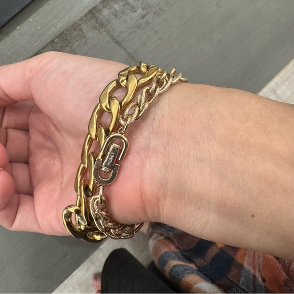 Authentic Chanel CC Logo Pendant w/ an unbranded Gold tone link chain bracelet - Picture 12 of 14